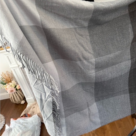 Athleta Light and dark Gray wool and acrylic throw - Picture 6 of 10